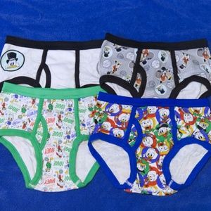 26 Boys Character Briefs - Size 8